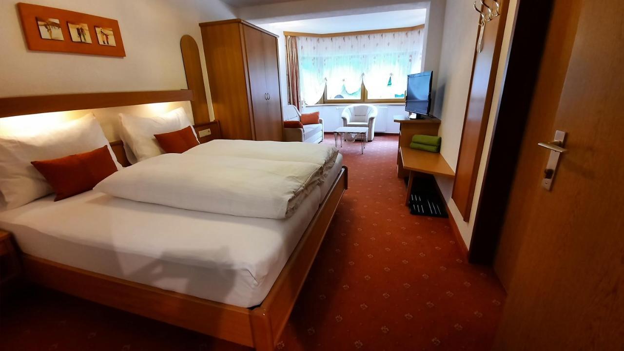 Gaestehaus Almrausch, Ferienanlage Mit Pool Nassereith Eksteriør bilde