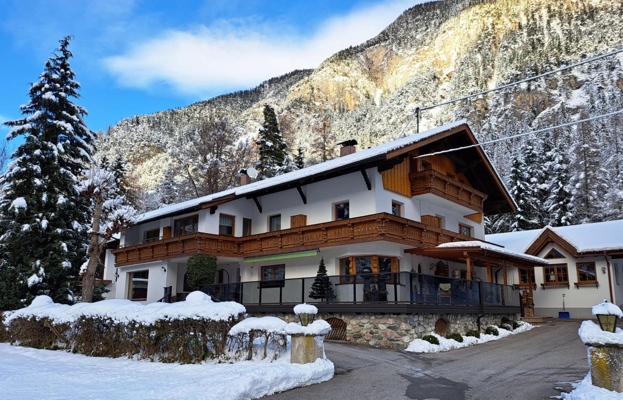 Gaestehaus Almrausch, Ferienanlage Mit Pool Nassereith Eksteriør bilde