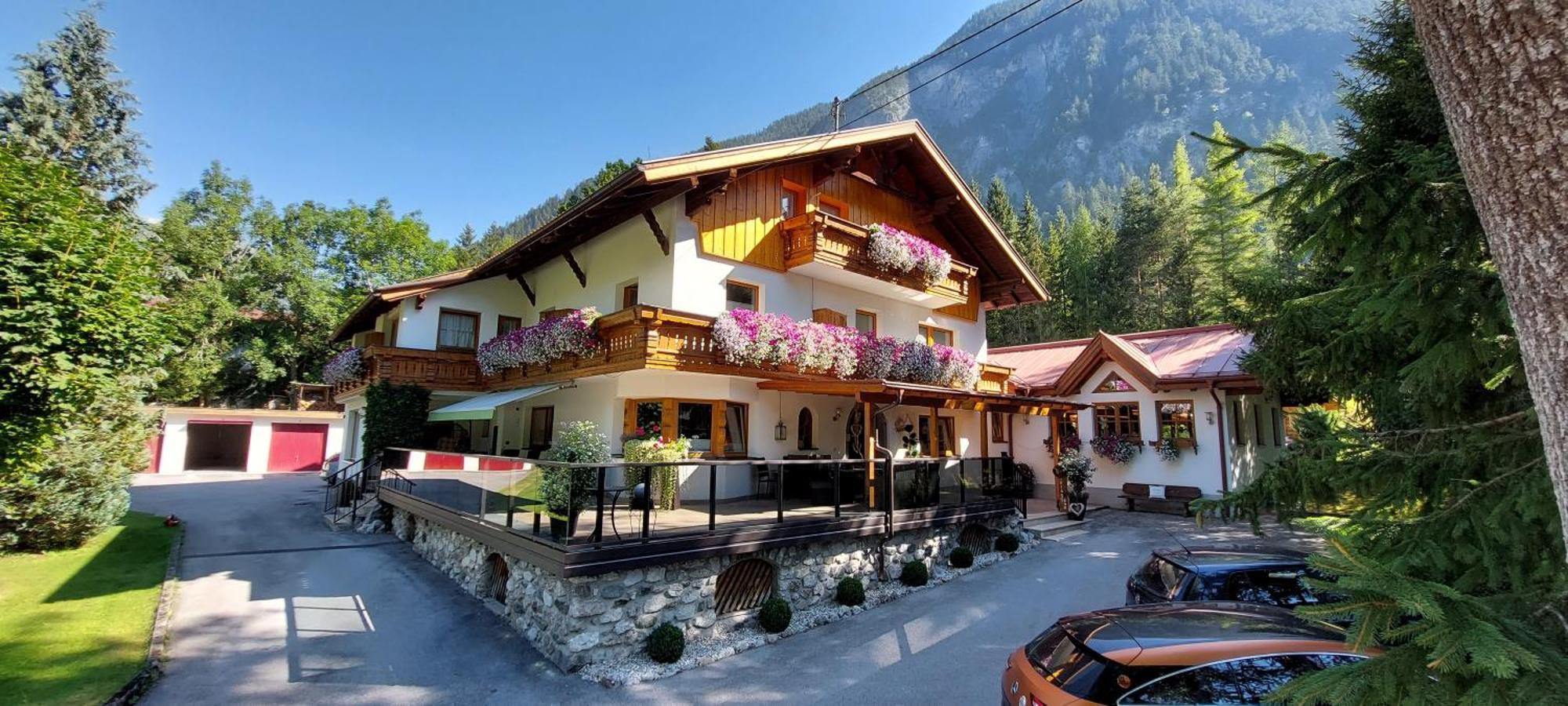 Gaestehaus Almrausch, Ferienanlage Mit Pool Nassereith Eksteriør bilde
