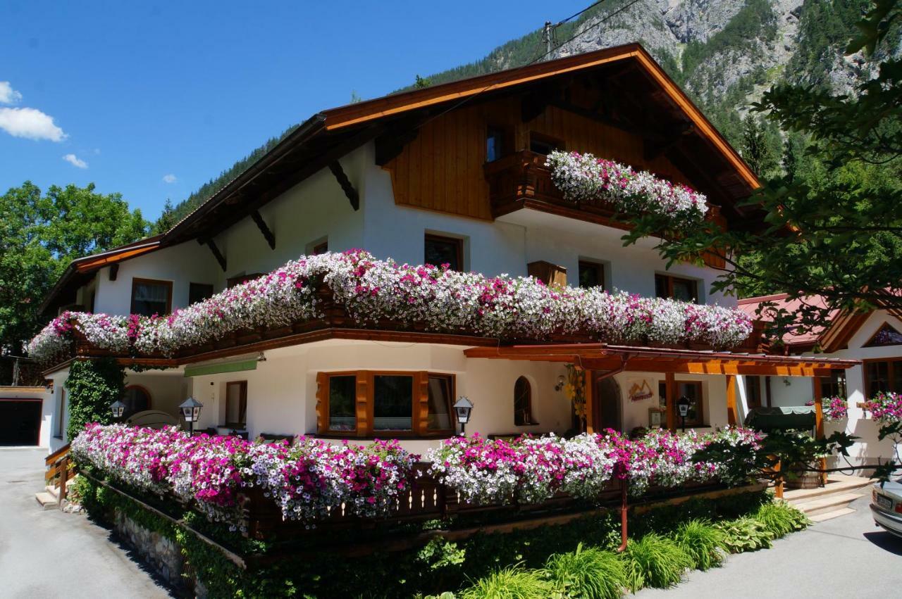 Gaestehaus Almrausch, Ferienanlage Mit Pool Nassereith Eksteriør bilde