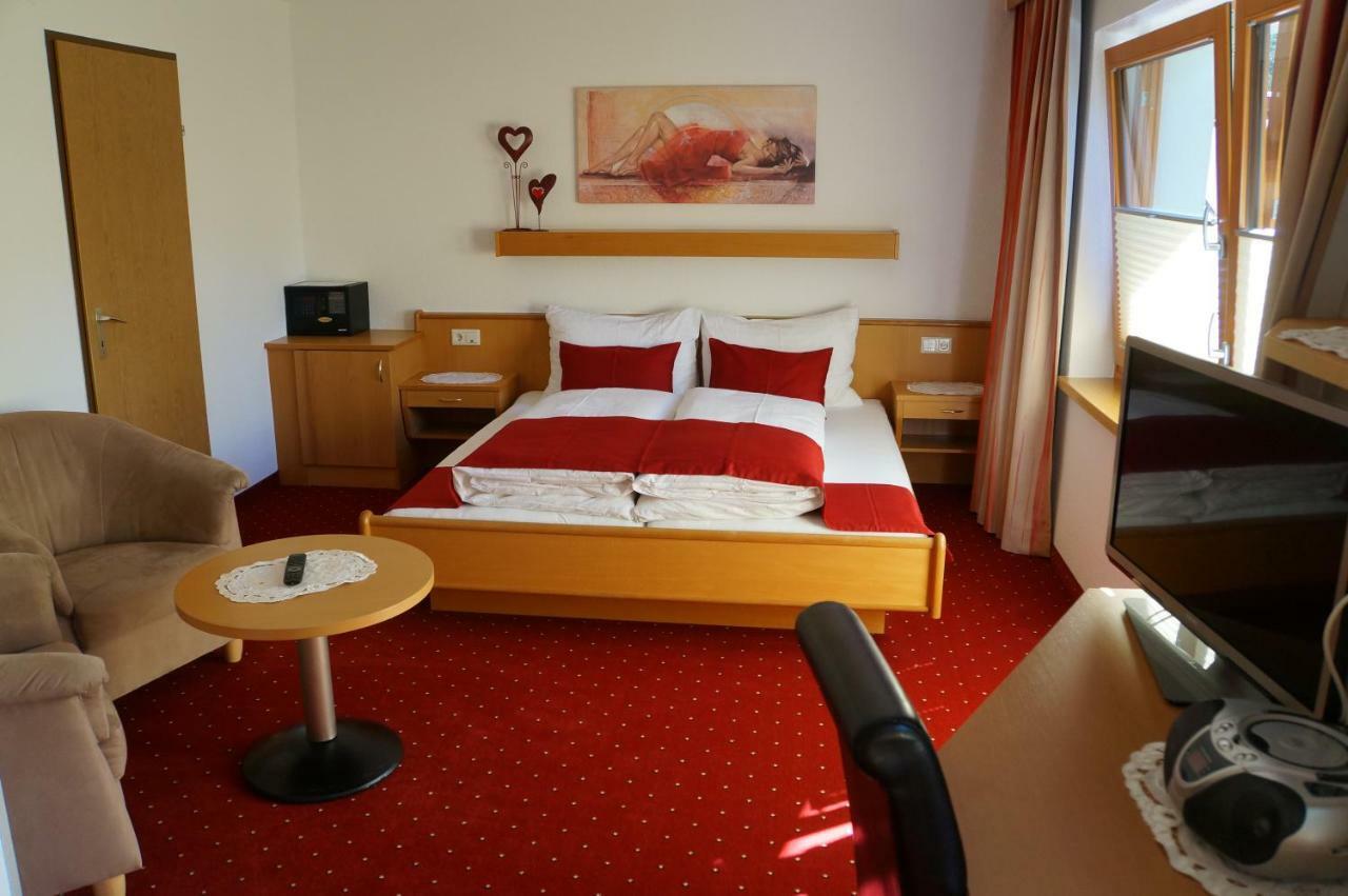 Gaestehaus Almrausch, Ferienanlage Mit Pool Nassereith Eksteriør bilde