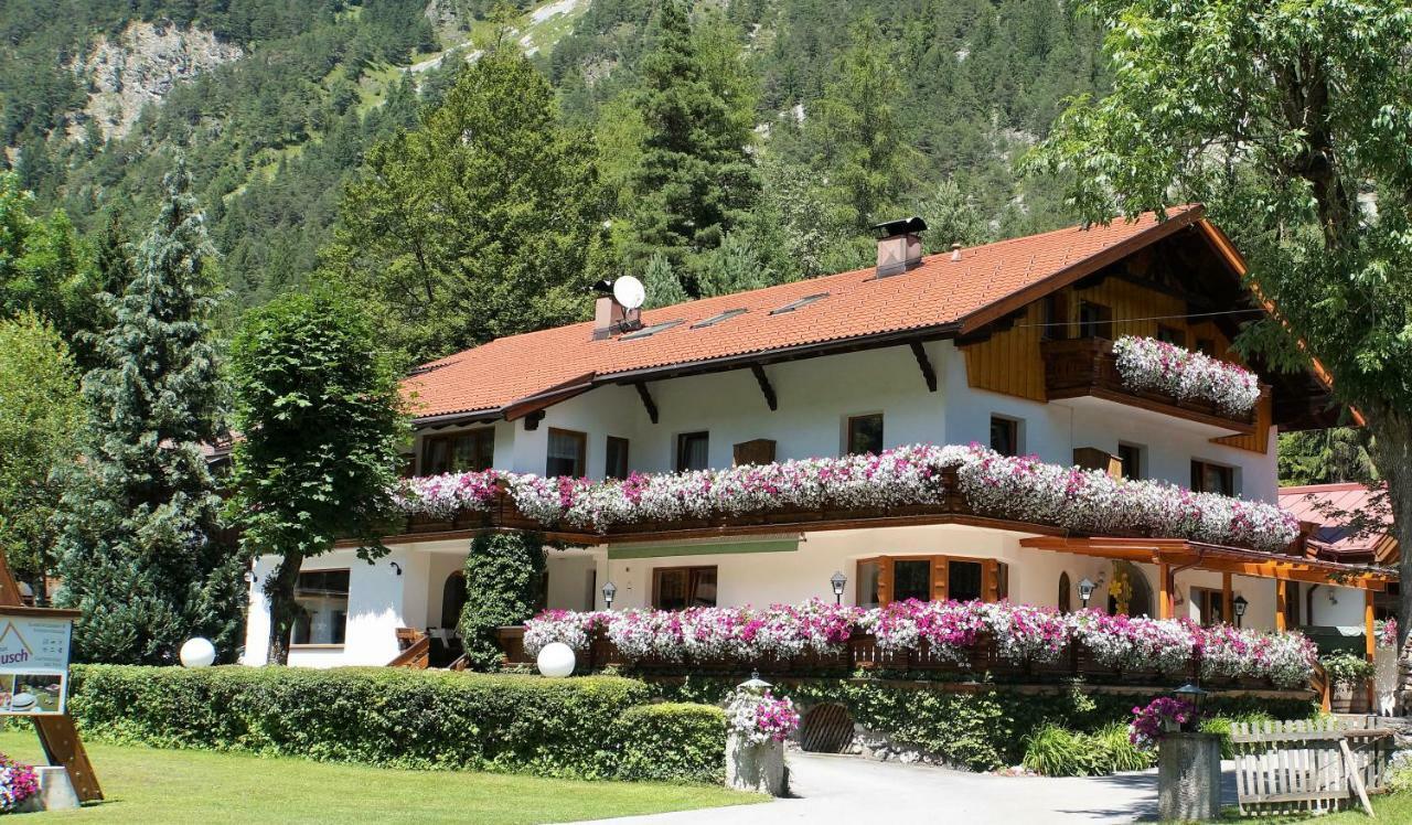 Gaestehaus Almrausch, Ferienanlage Mit Pool Nassereith Eksteriør bilde