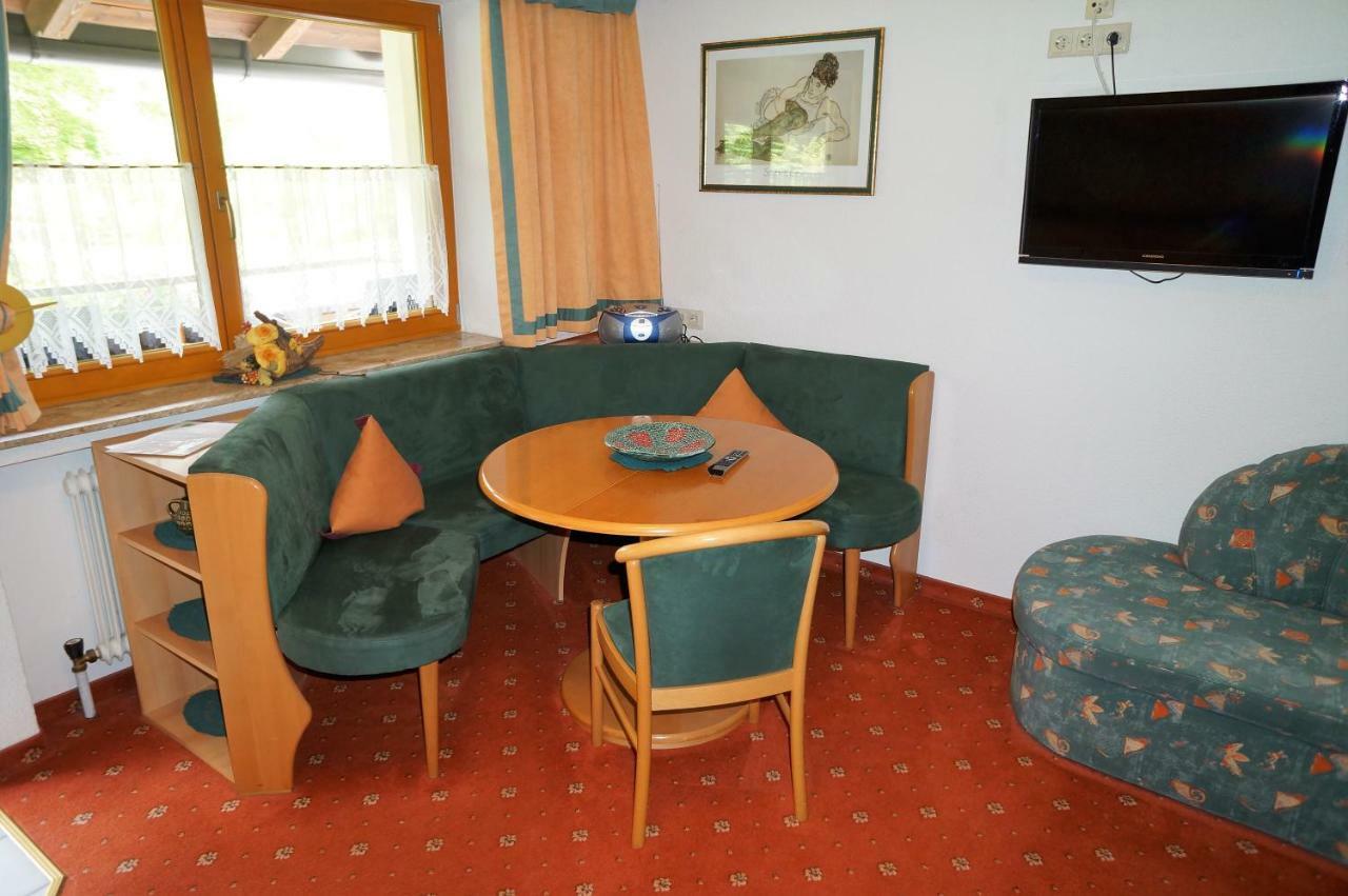 Gaestehaus Almrausch, Ferienanlage Mit Pool Nassereith Eksteriør bilde