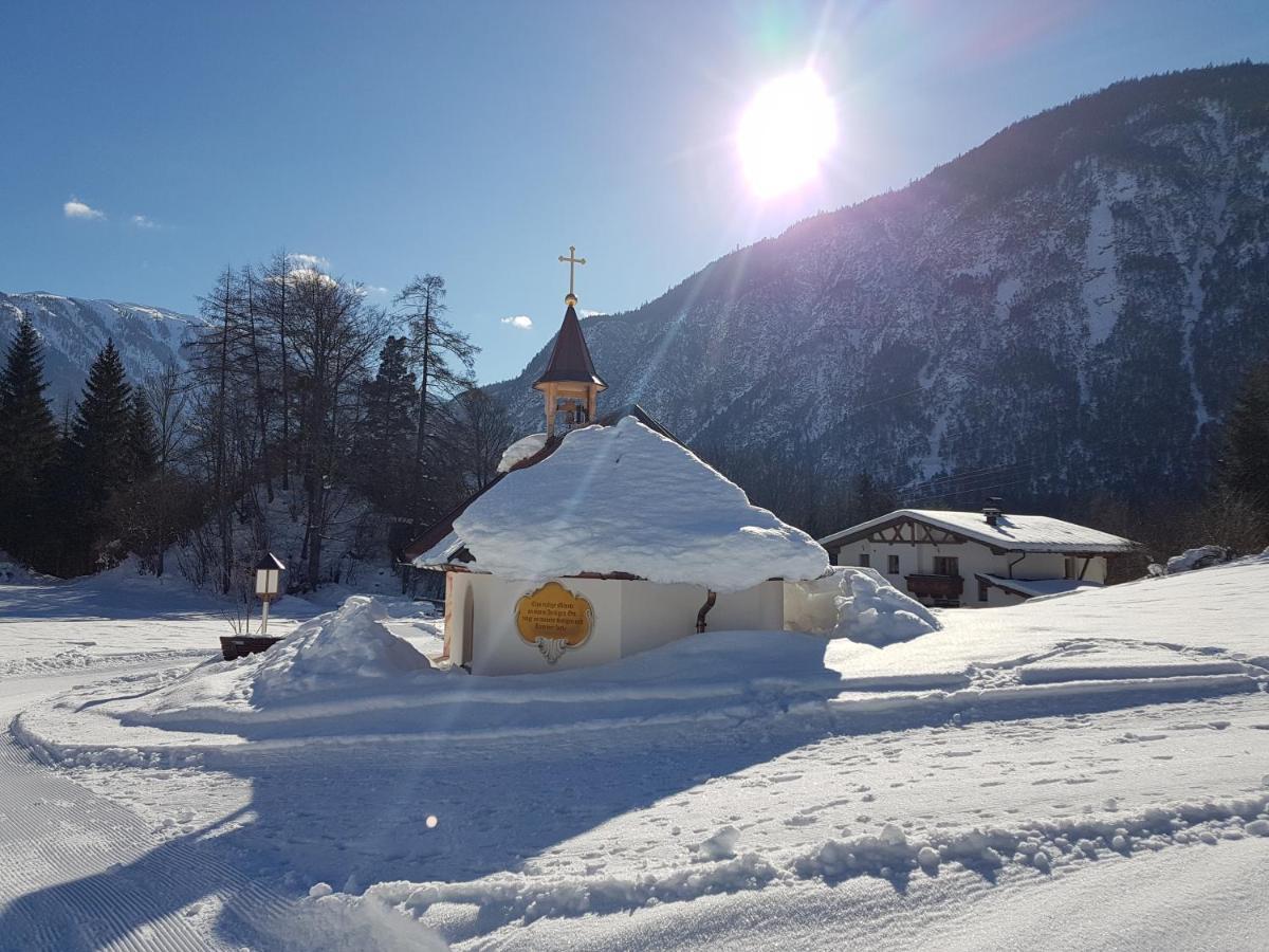 Gaestehaus Almrausch, Ferienanlage Mit Pool Nassereith Eksteriør bilde